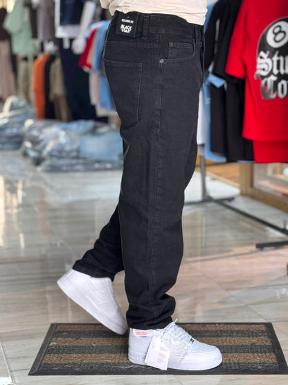 RELAXED FIT JEAN NOIR SIMPLE